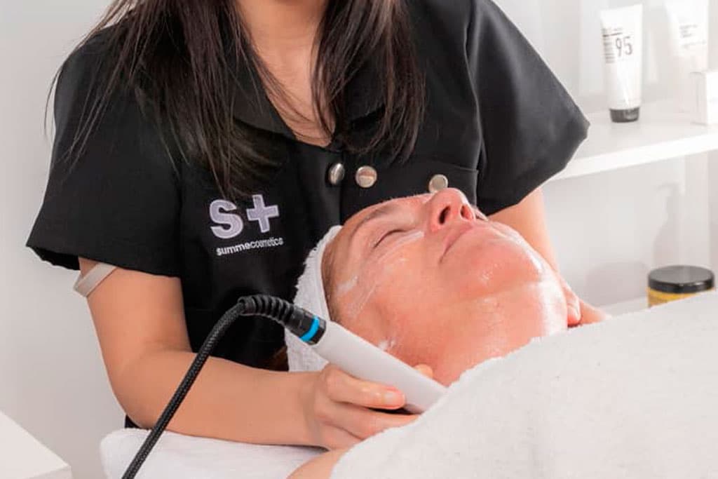 Tratamiento facial rejuvenecedor en Nigrán